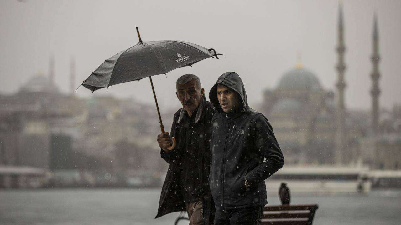 İstanbul Valiliği'nden kritik uyarı: Günlerce sürecek, sıcaklıklar 7 derece düşecek! İşte sağanak yağışa teslim olacak ilçeler 7